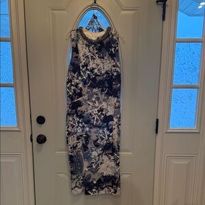 Elegant Black and White Sleeveless Dress